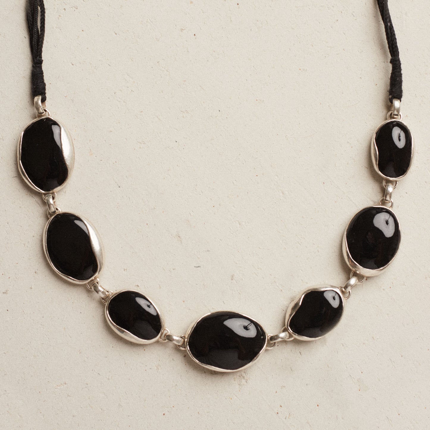 Collier magma