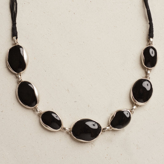 Collier magma